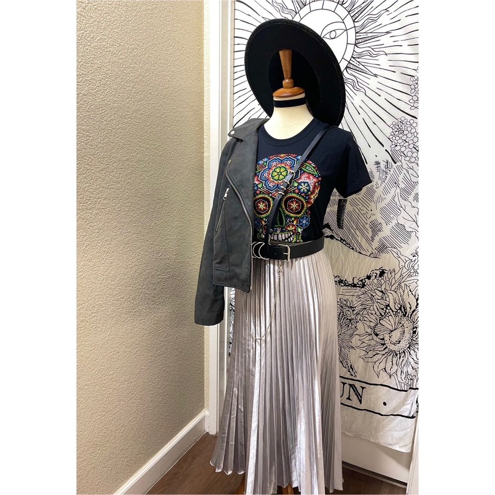 π Beautiful Mexican skull top - Picture 9 of 11
